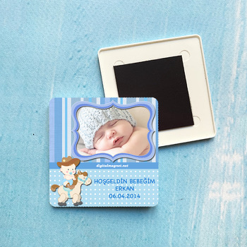 Kovboy Adam Temalı Hoşgeldin Bebek Plastik Kare Magnet