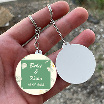 Krem Çiçekler ile Kare Yeşil Fon Temalı Daire Plastik Anahtarlık