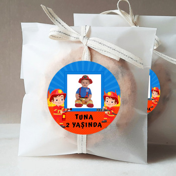 Küçük İtfaiyeci Temalı Resimli Sticker