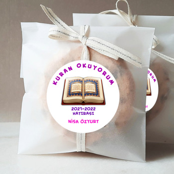 Kuran Okuyorum Mor Yazı Temalı Sticker