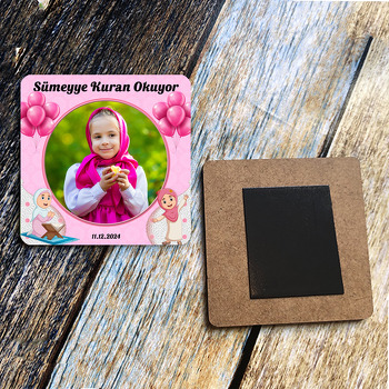 Kuran Okuyorum Pembe Temalı Ahşap Kare Magnet