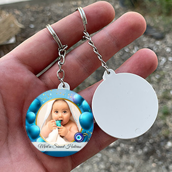 Mavi Balonlar ile Mavi Fonda Nazar Boncuğu Sünnet Hatırası Temalı Daire Plastik Doğum Günü Anahtarlık