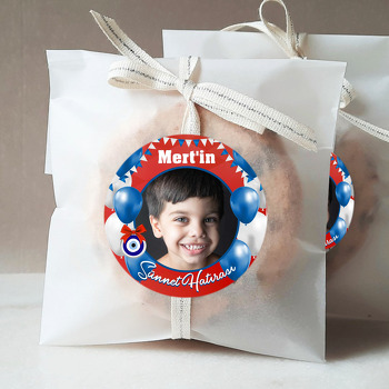 Mavi Beyaz Balonlarla Kırmızı Fonda Sünnet Hatırası Temalı Sticker