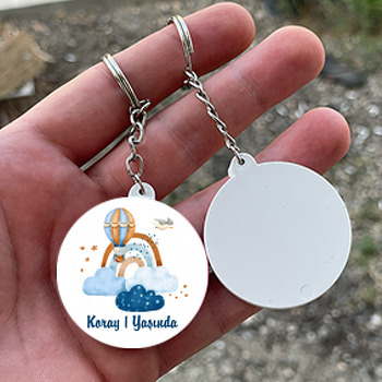 Mavi Bulutlarla Uçan Balon ve Martı Temalı Daire Plastik Doğum Günü Anahtarlık