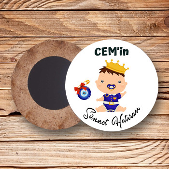 Mavi Emzikli Sünnet Bebeği ile Nazar Boncuğu Temalı Daire Ahşap Magnet