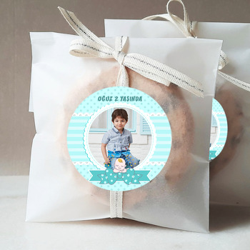 Mavi Fiyonklu Bebek Temalı Resimli Sticker