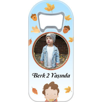 Mavi Fonda Erkek Çocuğu Sonbahar Temalı Resimli Uzun Magnet Açacak