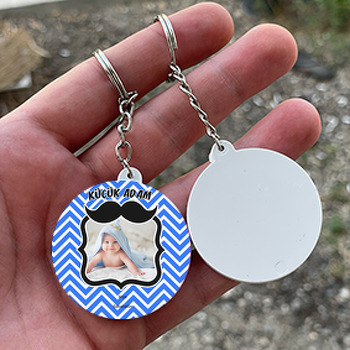 Mavi Fonlu Bıyık Temalı Daire Plastik Anahtarlık