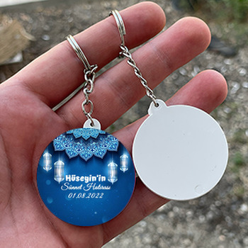 Mavi Kandil Işıkları ve Mandala ile Sünnet Temalı Daire Plastik Anahtarlık