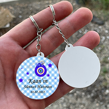 Mavi Kareli Fonda Nazarlık ile Sünnet Temalı Daire Plastik Anahtarlık