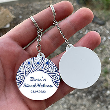 Mavi Kündekari Desen ile Sünnet Temalı Daire Plastik Anahtarlık