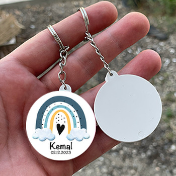 Mavi Sarı Gökkuşağı ile Kalp Temalı Daire Plastik Doğum Günü Anahtarlık