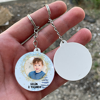 Mavi Zeminli Kış Temalı Resimli Daire Plastik Anahtarlık