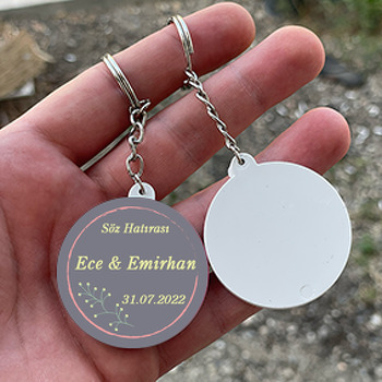 Mimoza Dalı ile Gri Fon Temalı Daire Plastik Anahtarlık