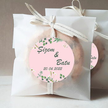 Minik Beyaz Papatyalar ile Pembe Fon Temalı Sticker