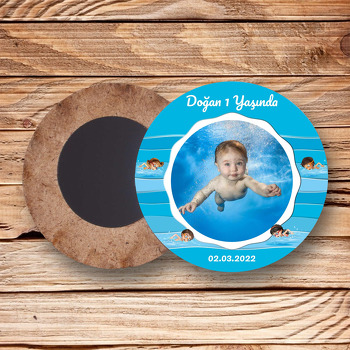 Minik Yüzücü Temalı Daire Ahşap Magnet