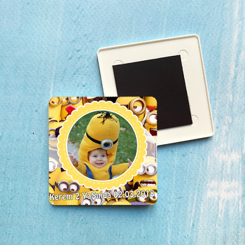 Minionlar Temalı Kare Plastik Kare Magnet