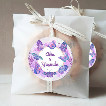 Mor Kelebekler ile Yapraklar Temalı Sticker