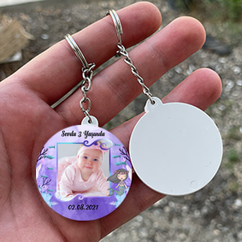 Mor Zeminli Deniz Kızı Temalı Daire Plastik Anahtarlık