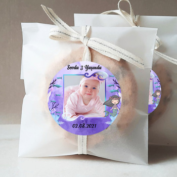 Mor Zeminli Deniz Kızı Temalı Sticker