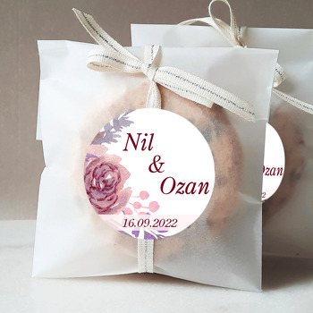 Mürdüm Gül ile Mor Yapraklar Temalı Sticker