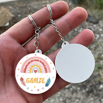 Natural Pembe Tonlarda Gökkuşağı ile Kuş Tüyü Temalı Daire Plastik Anahtarlık