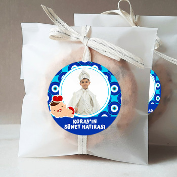 Nazar Boncuğu Fon ile Kırmızı Taçlı Sünnet Bebeği Temalı Sticker