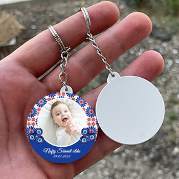 Nazar Boncuğu ve Kırmızı Beyaz Çiçekli Çini Desen ile Sünnet Temalı Daire Plastik Anahtarlık