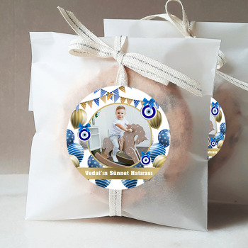 Nazar Boncuklu Flama ve Desenli Balonlarla Beyaz Fonda Sünnet Hatırası Temalı Sticker