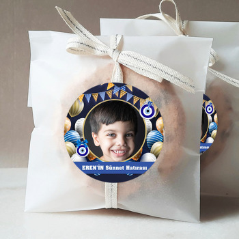 Nazar Boncuklu Flama ve Desenli Balonlarla Lacivert Fonda Sünnet Hatırası Temalı Sticker