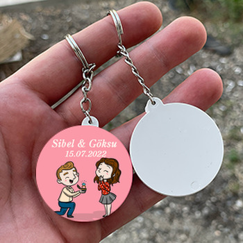 Neşeli Çift ile Teklif Temalı Daire Plastik Anahtarlık