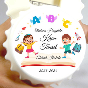 Okul Kitabı Üzerinde Neşeli Çocuklar Temalı Kapak Şekilli Hediye Magnet Açacak