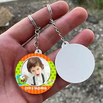 Om Nom Temalı Daire Plastik Doğum Günü Anahtarlık