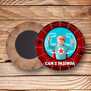 Örümcek Kırmızı Fon Temalı Ahşap Daire Magnet