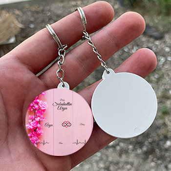 Pembe Ahşap Üzerinde Çiçekler Temalı Söz Nişan Nikah Daire Plastik Anahtarlık