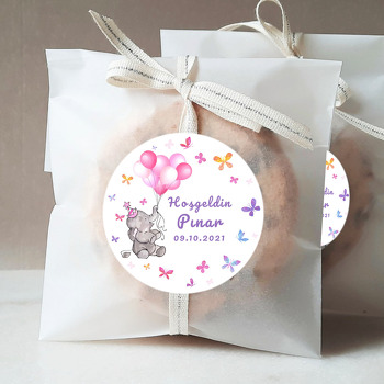 Pembe Balonlu Fil ile Renkli Kelebekler Temalı Sticker