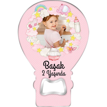 Pembe Beyaz Bulut Çerçeve ile Bebek Kıyafeti Temalı Balon Magnet Açacak