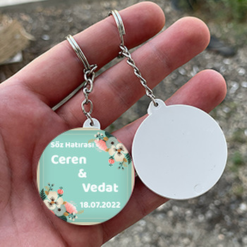 Pembe Beyaz Menekşeler ile Yeşil Fon Temalı Daire Plastik Anahtarlık