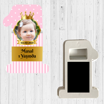 Pembe Beyaz Puantiye ile Gold Çerçeve Temalı Doğum Günü Magnet Açacak