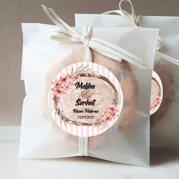 Pembe Çiçekler ile Ahşap Çerçeve Temalı Sticker
