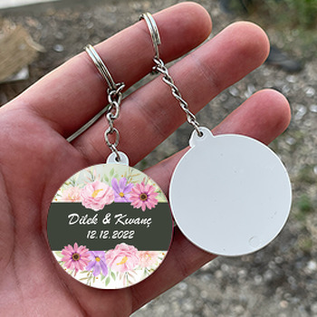 Pembe Çiçekler ile Antrasit Şerit Temalı Daire Plastik Anahtarlık