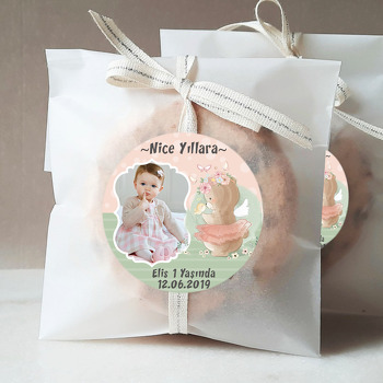 Pembe Çiçekli Ayıcık Temalı Resimli Sticker