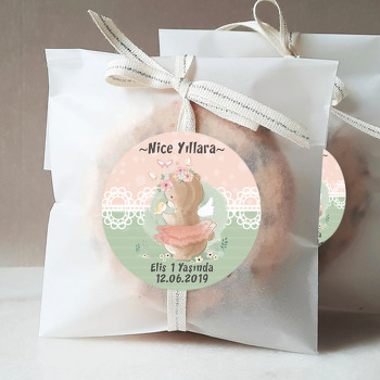 Pembe Çiçekli Ayıcık Temalı Sticker