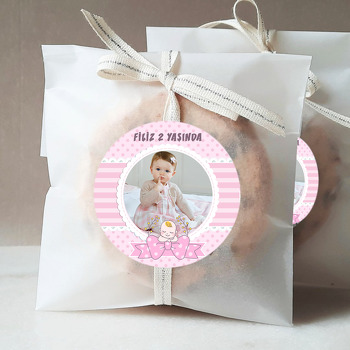 Pembe Fiyonklu Bebek Temalı Resimli Sticker