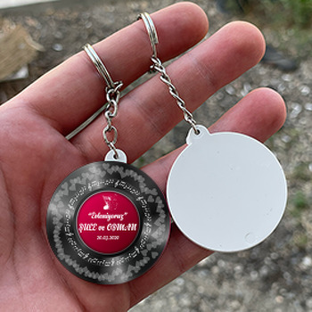 Pembe Fonlu Kalpli Siyah Plak Temalı Daire Plastik Anahtarlık