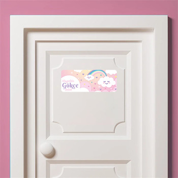 Pembe Gökyüzünde Kalpli Bulutlar Temalı Kapı Süs