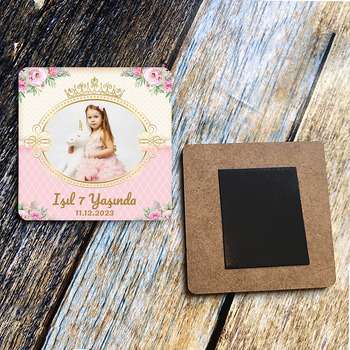 Pembe Güller ile Gold Puantiyeli Fon Temalı Kare Ahşap Magnet