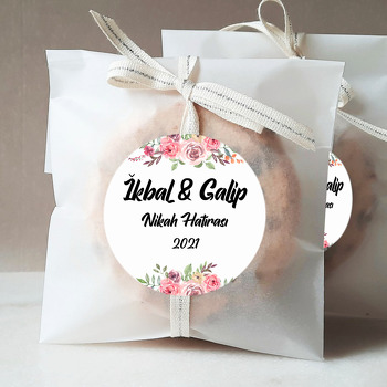 Pembe Güller ile Yapraklar Temalı Sticker