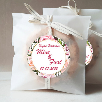 Pembe Güller ile Yeşil Tomurcuklar Temalı Sticker