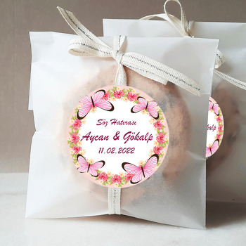 Pembe Kelebekler ile Güller Temalı Sticker